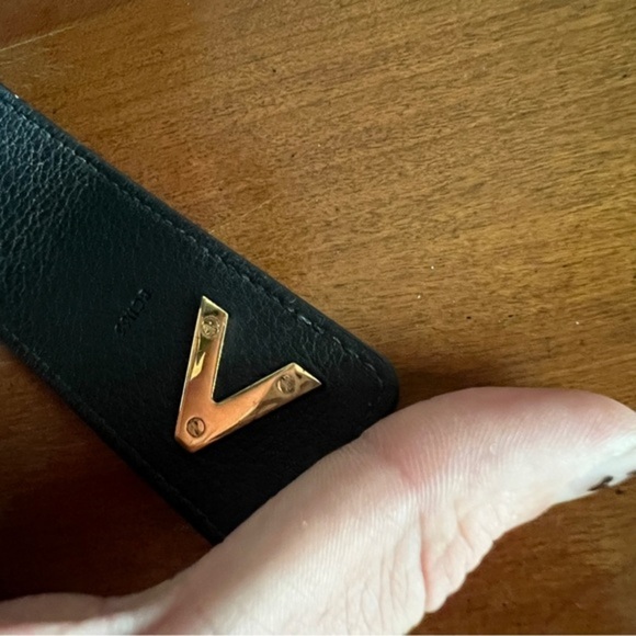 Louis Vuitton Epi Twist Cuff Bracelet in Dark Denim - Picture 4 of 6